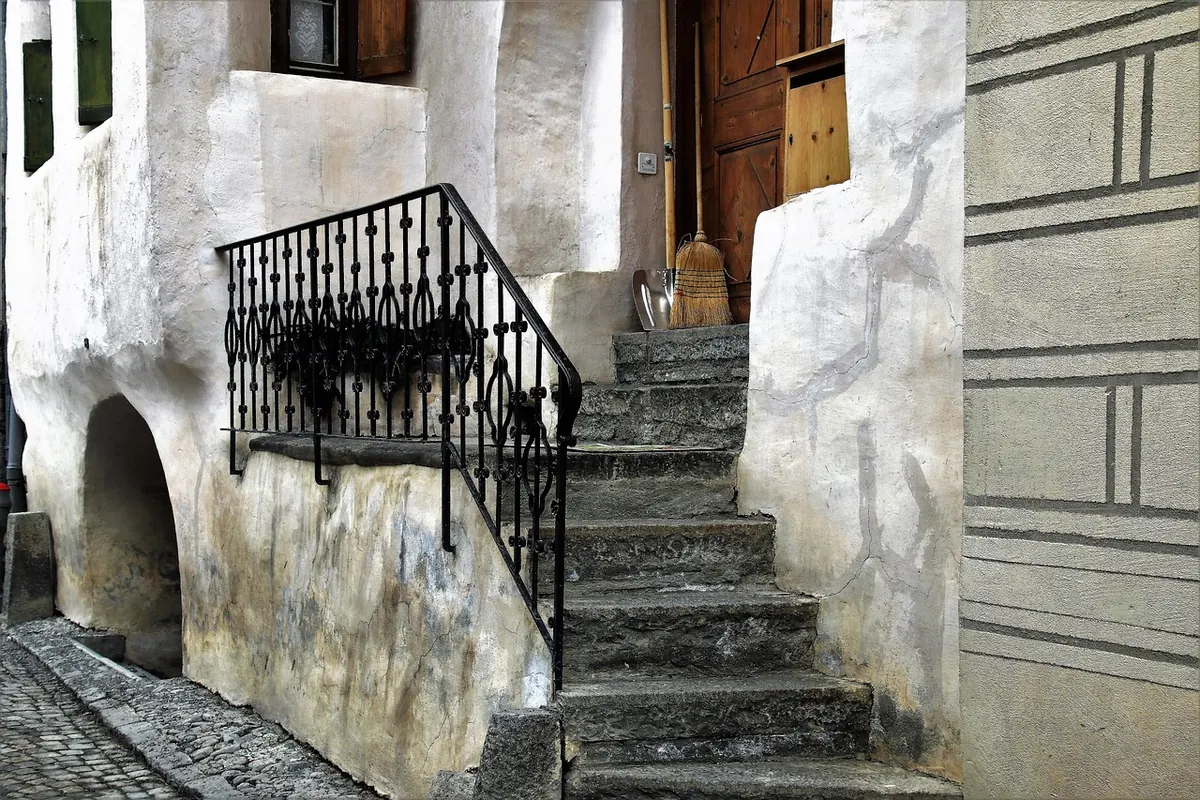 Autumn Front Door Decor Ideas Using Foraged Materials
